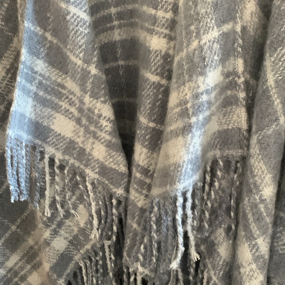 Ulla Popken NWOT stunning pale blue plaid hooded ruana . Fringed . Beautiful!! - Picture 2 of 12